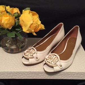 Brand new toy Burch cream small wedge shoes
